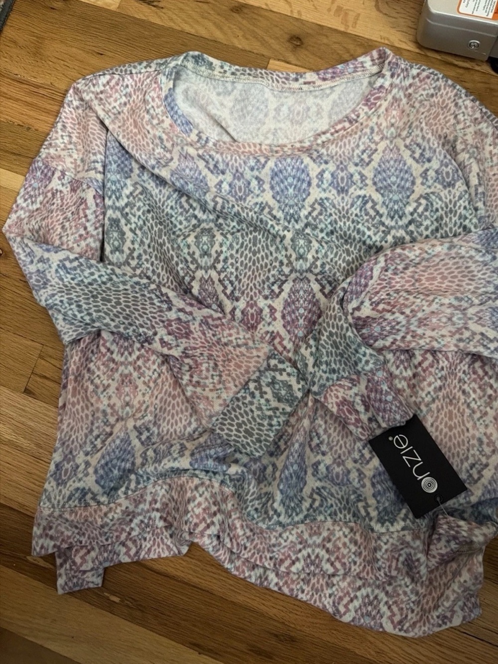 Onzie Pastel Snake-Print Pullover Top - Pink & Blue SOFT